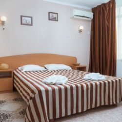 2-комнатный 2-местный улучшенный (море/озеро), основной корп. 2-комнатный 2-местный улучшенный (море/озеро), основной корп.